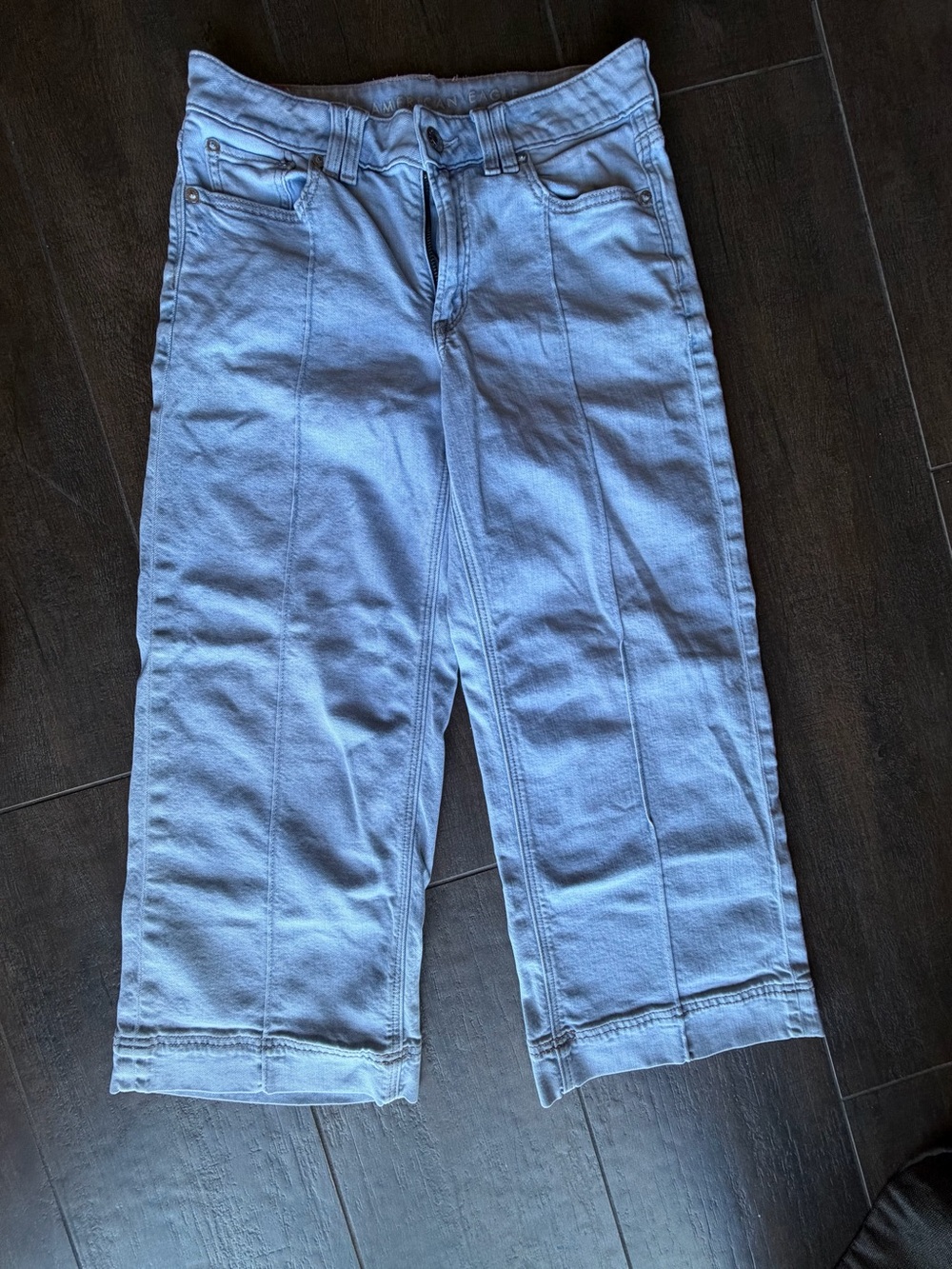 American Eagle Outfitters Light Blue Relaxed Crop Jeans - size 0 x-short